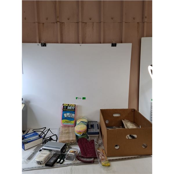 Dual Alarm Clock Powers On, Gold Coast Hand Towels, Oven Mitts, Several Steak Knives