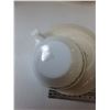 Image 13 : (4) Vases, (6) Small Plates, (2) Large Plates, (2) Handleholders, (8) Cups
