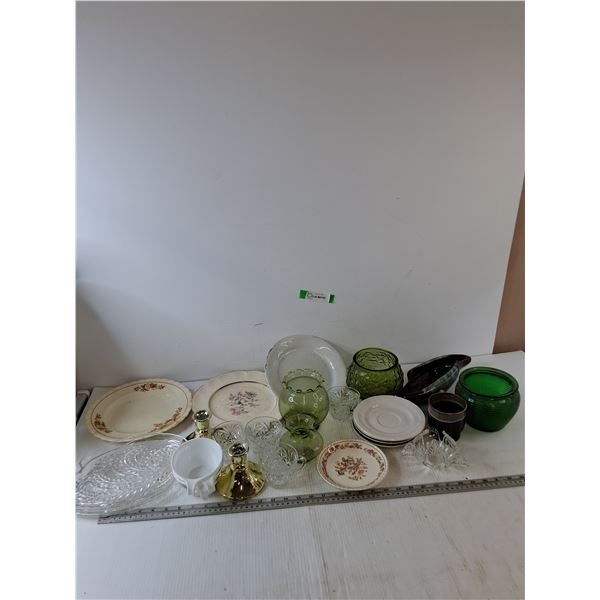 (4) Vases, (6) Small Plates, (2) Large Plates, (2) Handleholders, (8) Cups