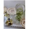 Image 4 : (4) Vases, (6) Small Plates, (2) Large Plates, (2) Handleholders, (8) Cups