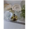 Image 7 : (4) Vases, (6) Small Plates, (2) Large Plates, (2) Handleholders, (8) Cups