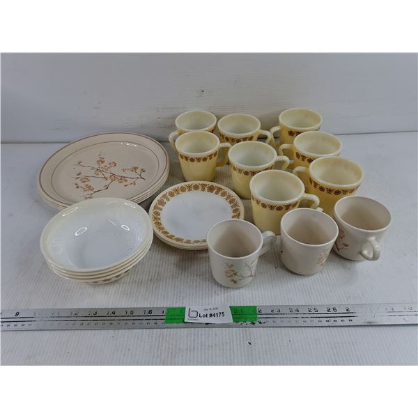 Corning Ware Dining Plates & Cups