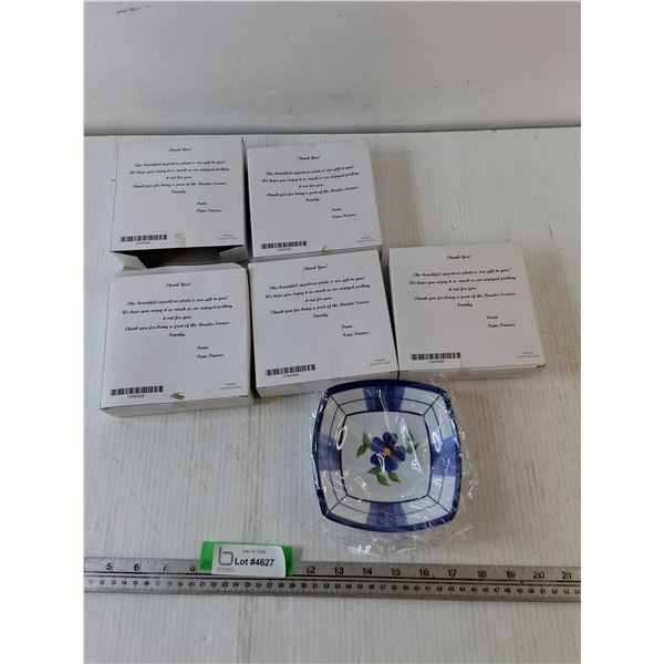 (5) Small Plastic Plates
