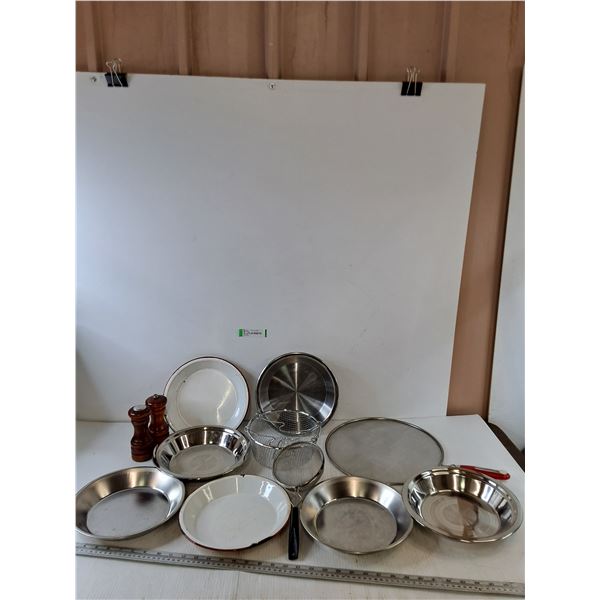 (7) Metal Dishes, (2) Spice Mills, (2) Steve's, (1) Deep Frying Net