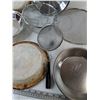 Image 7 : (7) Metal Dishes, (2) Spice Mills, (2) Steve's, (1) Deep Frying Net