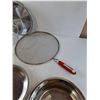 Image 8 : (7) Metal Dishes, (2) Spice Mills, (2) Steve's, (1) Deep Frying Net
