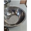 Image 11 : (11) Metal Bowls of Various Sizes