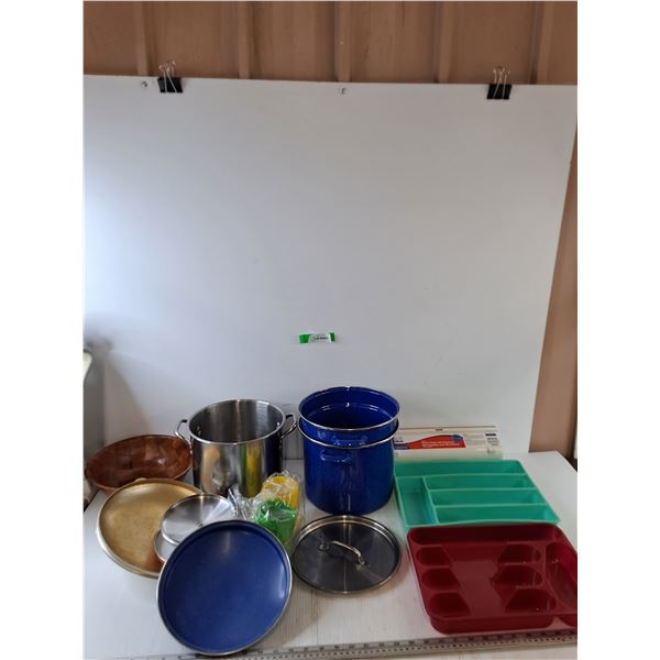 (2) Utensils Sorting Trays, (2) Pots, (1) Bowl, (5) Pot Lids