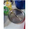 Image 4 : (2) Utensils Sorting Trays, (2) Pots, (1) Bowl, (5) Pot Lids
