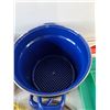 Image 5 : (2) Utensils Sorting Trays, (2) Pots, (1) Bowl, (5) Pot Lids