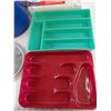 Image 7 : (2) Utensils Sorting Trays, (2) Pots, (1) Bowl, (5) Pot Lids