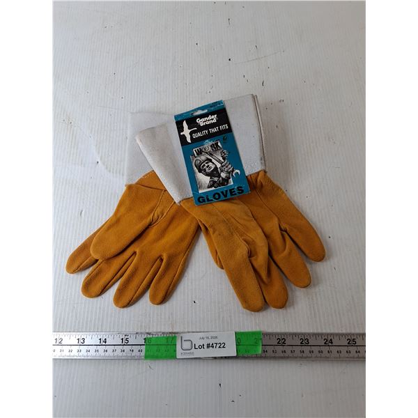 Pair of Gander Welding Gloves- M