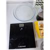 Image 2 : Baking Mold, Toaster, Cups, Key Wall Hanger, Candle Holder, Food Scale, Misc