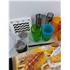 Image 7 : Baking Mold, Toaster, Cups, Key Wall Hanger, Candle Holder, Food Scale, Misc