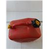 Image 3 : 2.5 US Gallon Gasoline Jug, Pickup Only