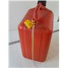 Image 4 : 2.5 US Gallon Gasoline Jug, Pickup Only
