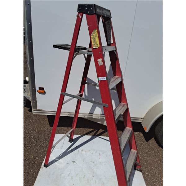 **7' Folding Step Ladder, Pickup Only