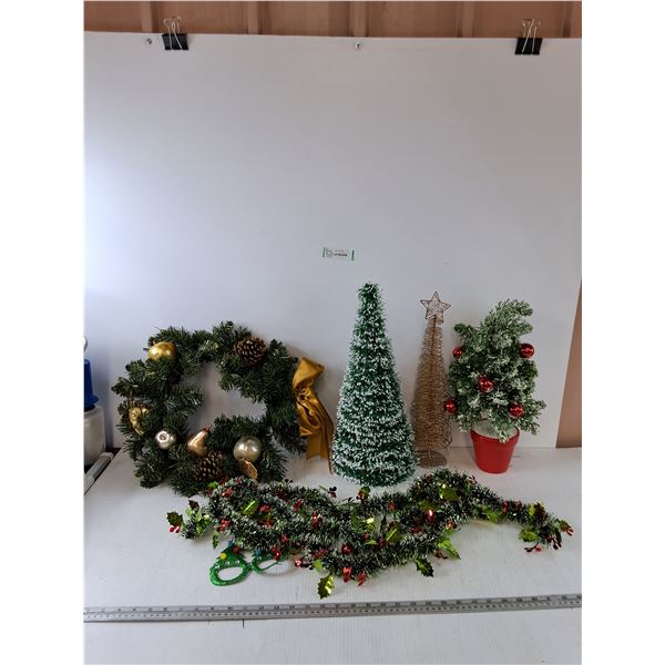 Christmas Decorations, Wreath, (3) Trees, Tinsel, Glasses Cover
