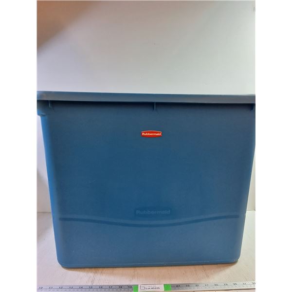 **Rubbermaid Plastic Tub, Pickup Only