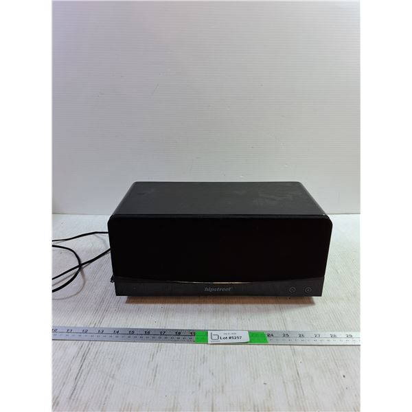 Hipstreet Bluetooth Speakers Powers On