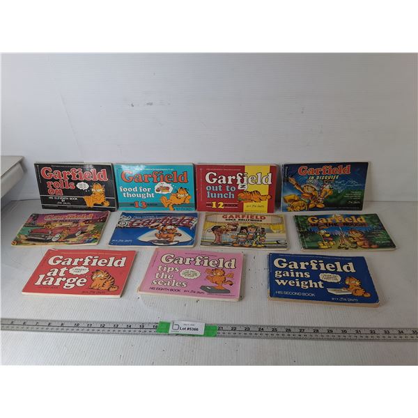 (11) Garfield Comic Books