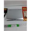 Image 5 : Fuss Portable DVD Player - Powers On, As Is, Video Game Enhancer, Super Mario Bros Magnets