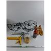 Image 1 : Hanging Planters, Caulking Guns, Fire Extinguisher, Shoe Stretchers, Rope
