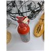 Image 7 : Hanging Planters, Caulking Guns, Fire Extinguisher, Shoe Stretchers, Rope