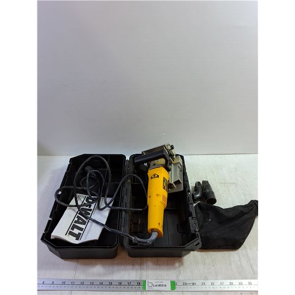 Dewalt Wood Joiner Powers On