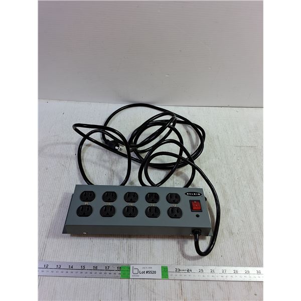 Belkin 10 Outlet Plug-Ins Powers On