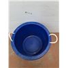Image 2 : **Large Plastic Bucket No Shipping