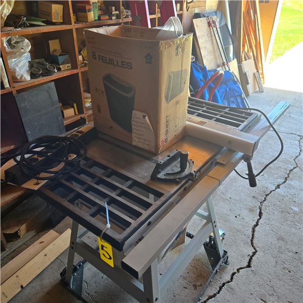 Delta Table Saw  w/ 10'' inch Blade  Located In Milden ,SK