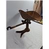 Image 2 : Vintage Countertop Mercantile Scale with Weights