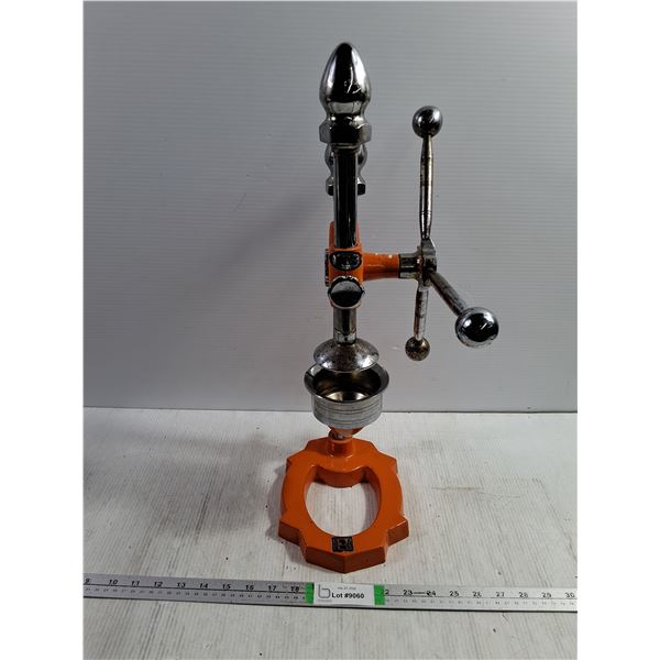 (1) Commercial Heavy Duty Cast Iron Hand Press Manual Juice Squeezer Machine
