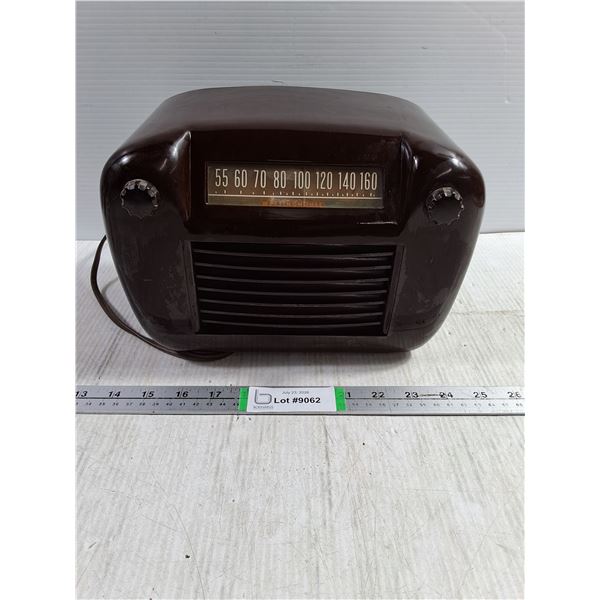 Vintage Canadian Westinghouse Model 578 Radio late 1940's