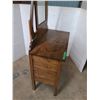 Image 5 : * Vintage 2-Drawer Dresser w/Mirror - Cannot Ship