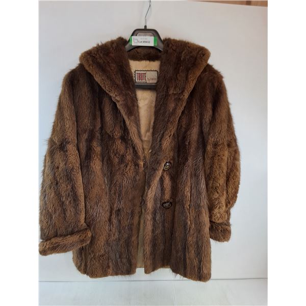 * Trute Women's Fur Coat - Approx Large Size