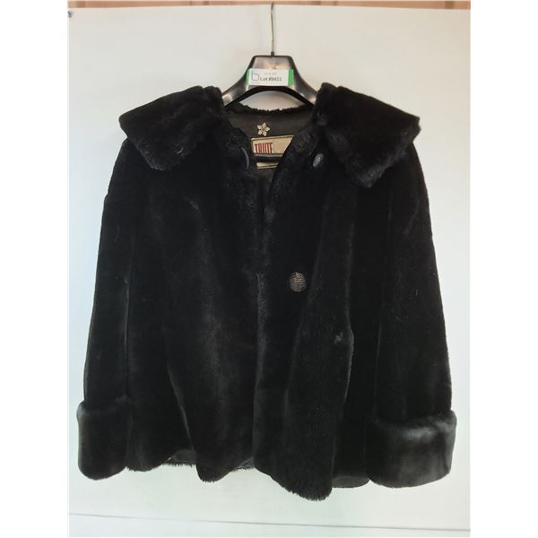 * Trute Women's Fur Coat - Approx Large Size