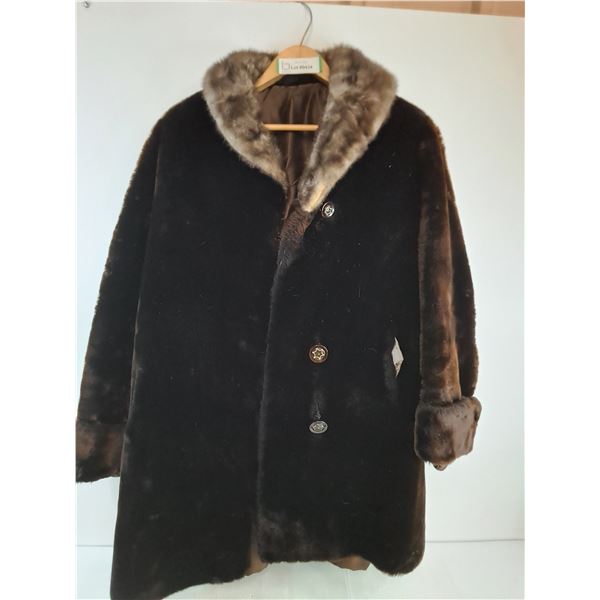 * Women's Fur Coat - Approx XL Size
