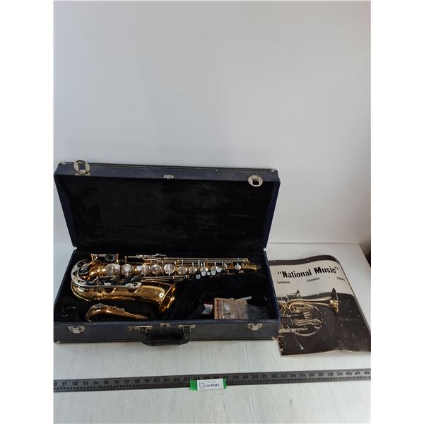 Vito Saxophone w/Storage Case - 24x12x7" - Pickup Preferred