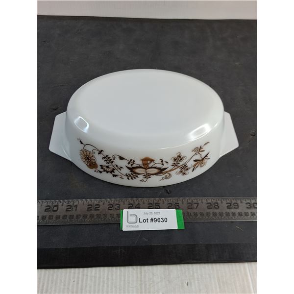 Pyrex "Brown Vine" Casserole Dish