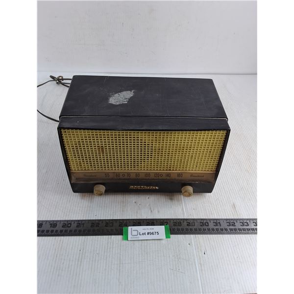 Vintage RCA Victor X624 Tube Radio
