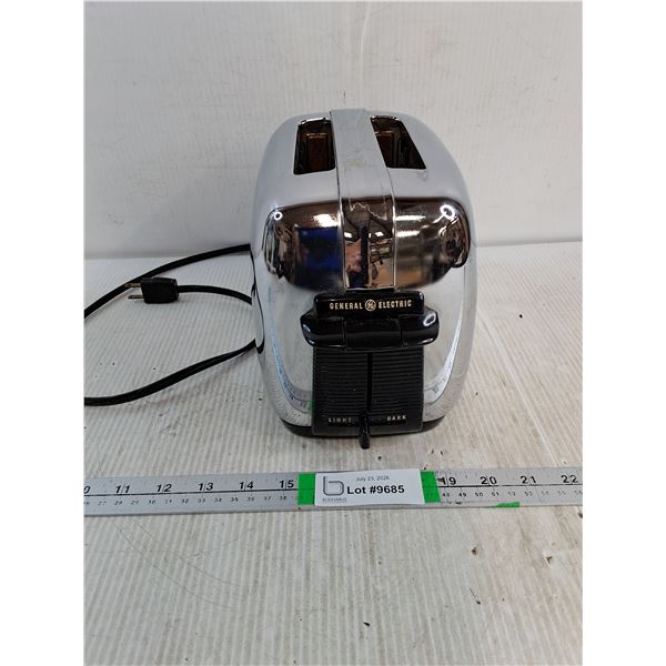Vintage General Electric 2 Slice Toaster-power detected-as is