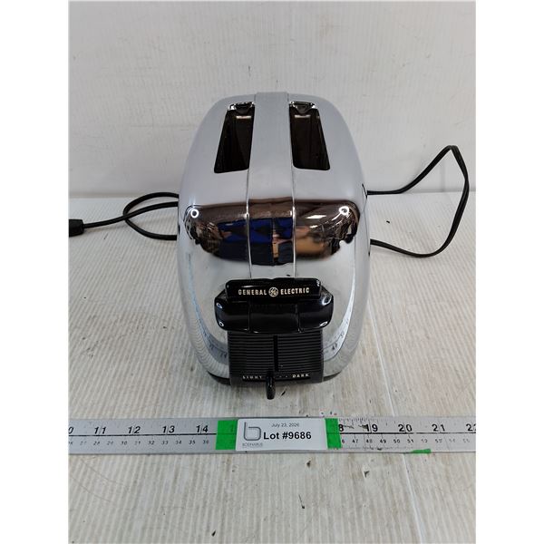 Vintage General Electric 2 Slice Toaster-powers on