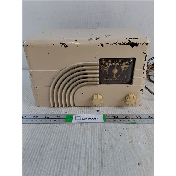 Vintage Northern Electric 5000 "Baby Champ" Rainbow Tube Radio Late 1940's