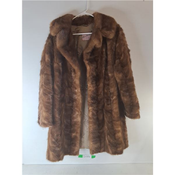Women's Rose-Art Furs Fur Coat, Approx. L, Clasps Require Repair