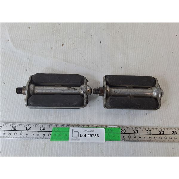 (2) Vintage Gibson's Bike Pedals