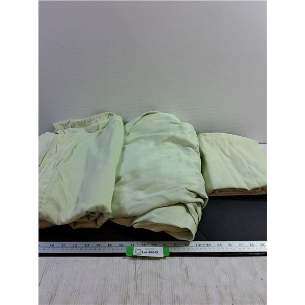 King Size Green Sheet Set - Pillow Cases (2), Fitted Sheet, Flat Sheet
