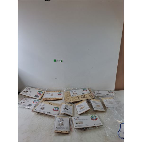 (12) New Minimakers STEM Toys