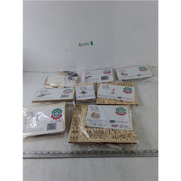 (8) New Minimakers STEM Building Toys